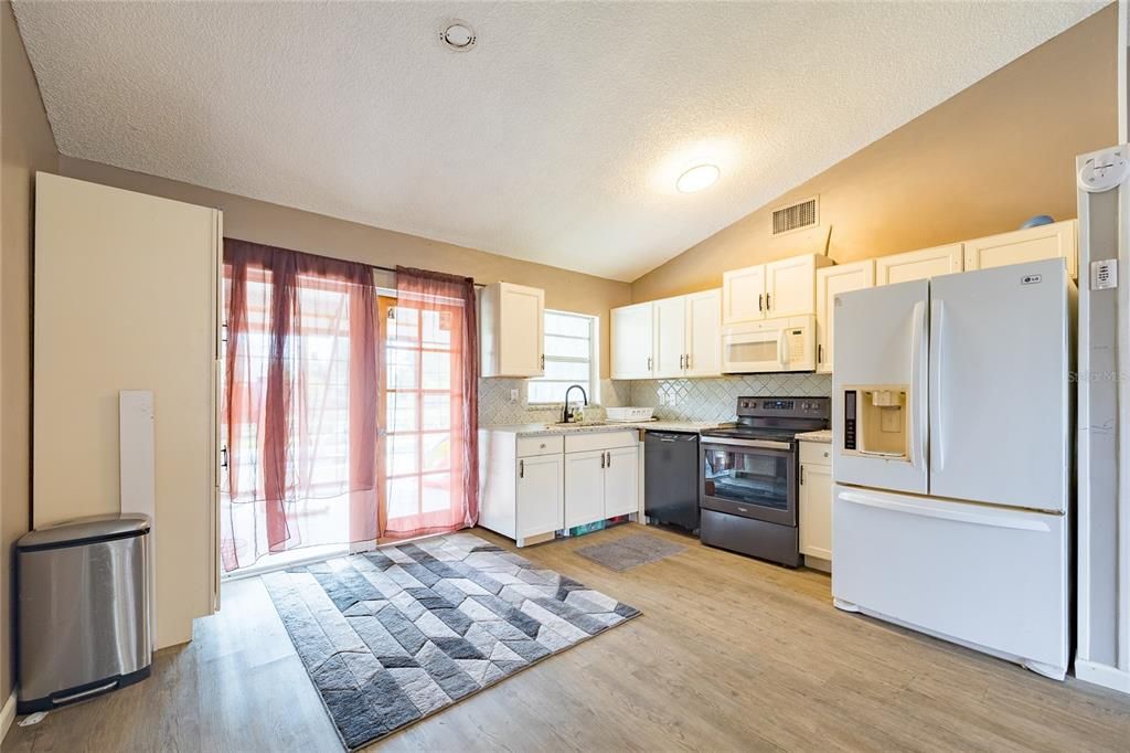 En Venta: $229,000 (2 camas, 2 baños, 976 Pies cuadrados)