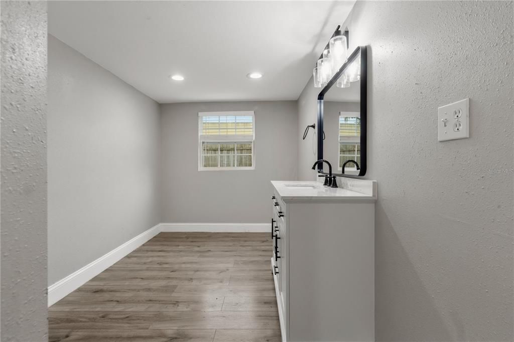 For Rent: $2,300 (3 beds, 2 baths, 1378 Square Feet)