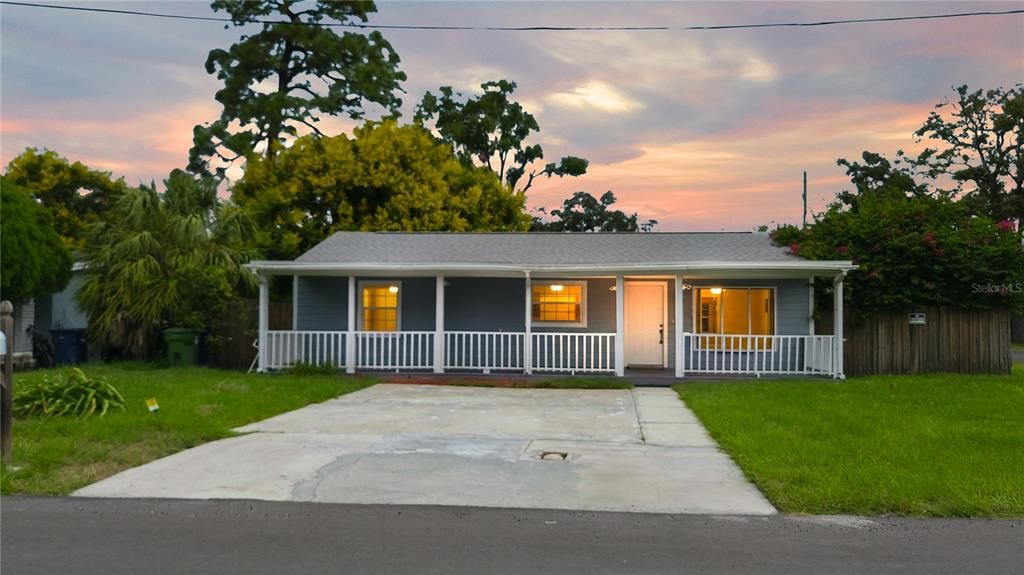 For Rent: $2,300 (3 beds, 2 baths, 1378 Square Feet)