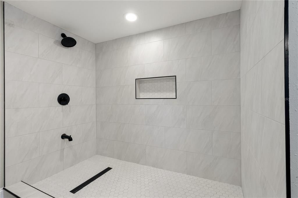 For Rent: $2,300 (3 beds, 2 baths, 1378 Square Feet)