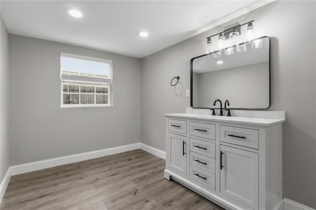 For Rent: $2,300 (3 beds, 2 baths, 1378 Square Feet)