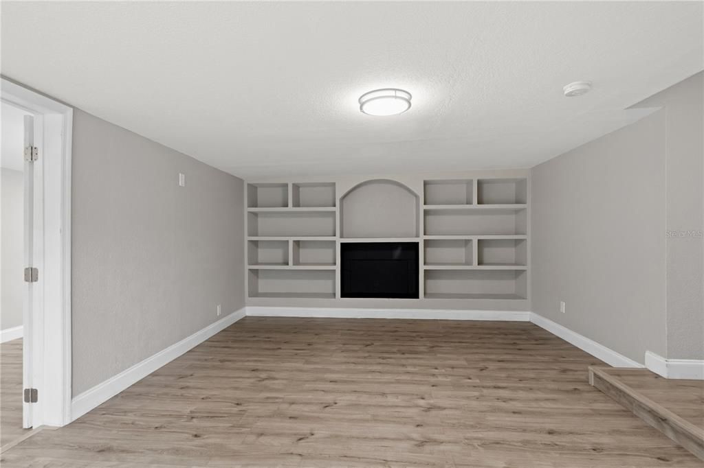 For Rent: $2,300 (3 beds, 2 baths, 1378 Square Feet)