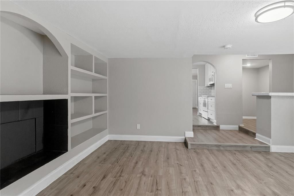 For Rent: $2,300 (3 beds, 2 baths, 1378 Square Feet)