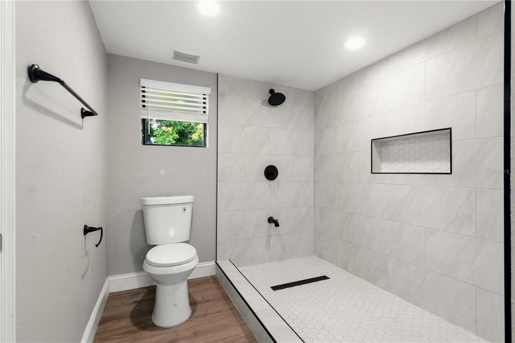 For Rent: $2,300 (3 beds, 2 baths, 1378 Square Feet)