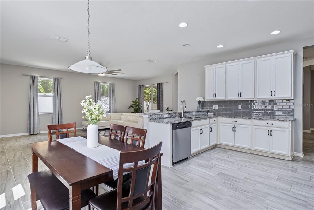 For Sale: $565,000 (4 beds, 3 baths, 2682 Square Feet)