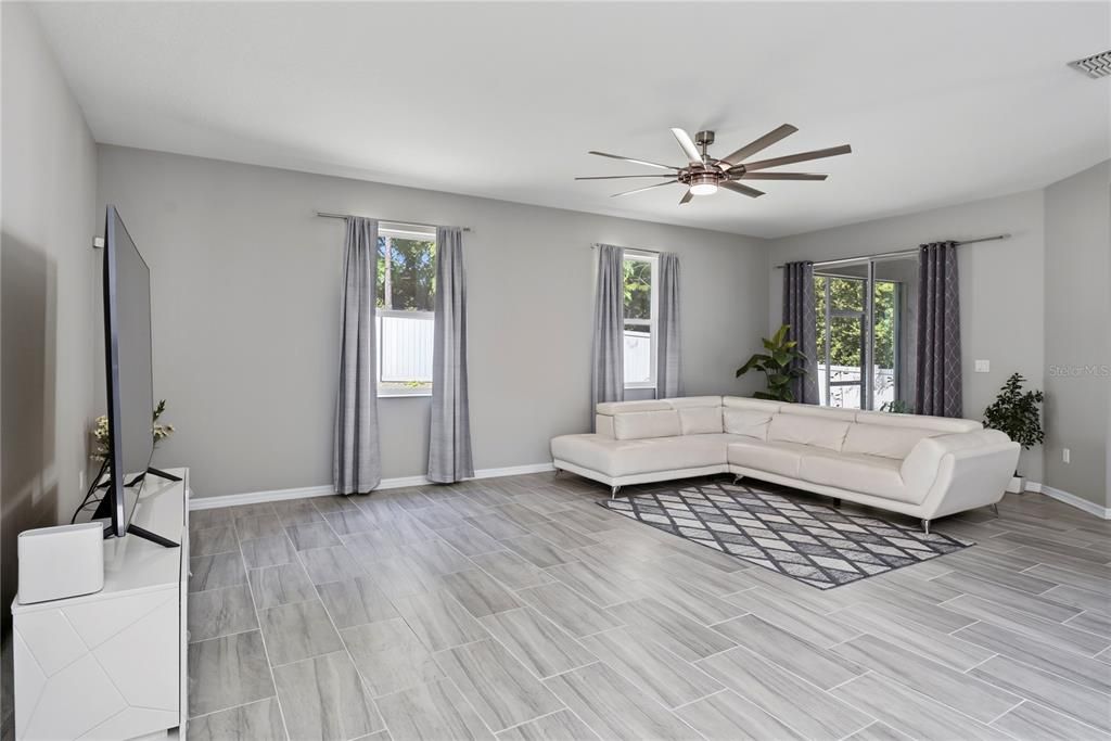 For Sale: $565,000 (4 beds, 3 baths, 2682 Square Feet)