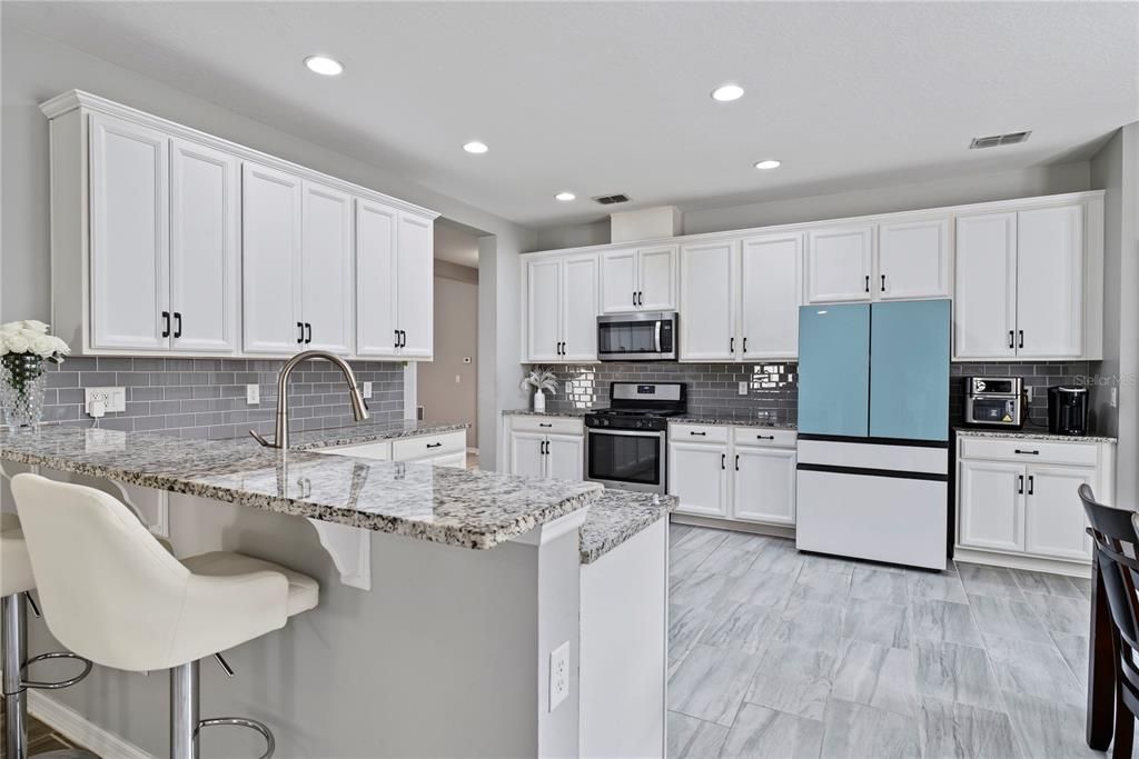 For Sale: $565,000 (4 beds, 3 baths, 2682 Square Feet)