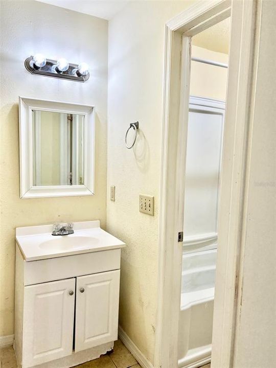 For Rent: $1,350 (1 beds, 1 baths, 744 Square Feet)