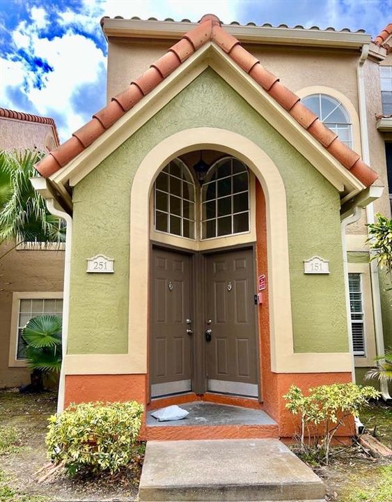 For Rent: $1,350 (1 beds, 1 baths, 744 Square Feet)