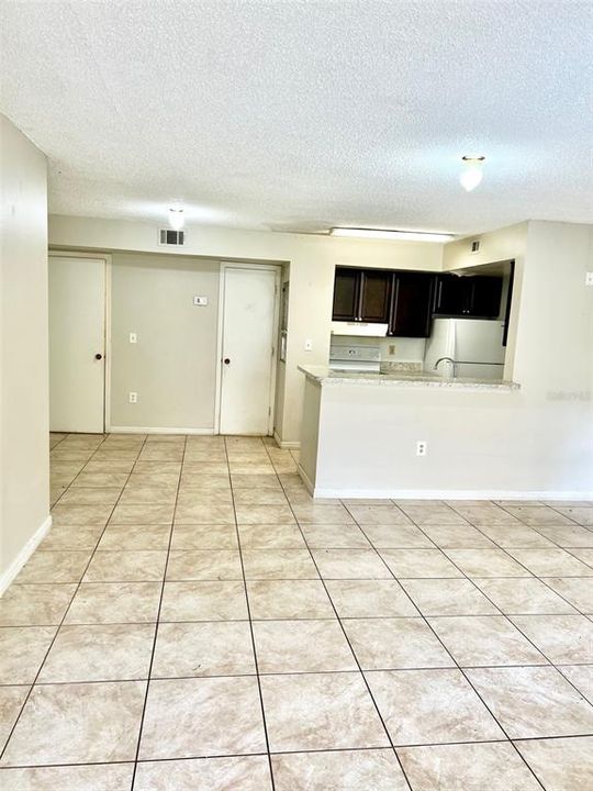 For Rent: $1,350 (1 beds, 1 baths, 744 Square Feet)