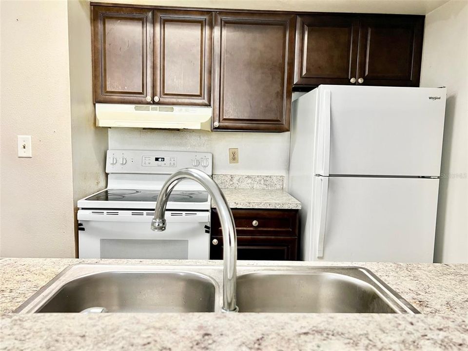 For Rent: $1,350 (1 beds, 1 baths, 744 Square Feet)