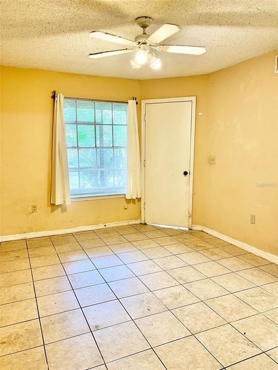 For Rent: $1,350 (1 beds, 1 baths, 744 Square Feet)
