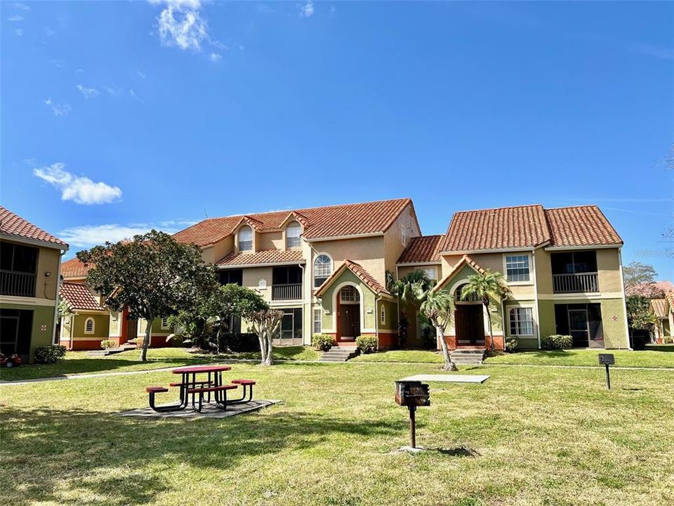 For Rent: $1,350 (1 beds, 1 baths, 744 Square Feet)
