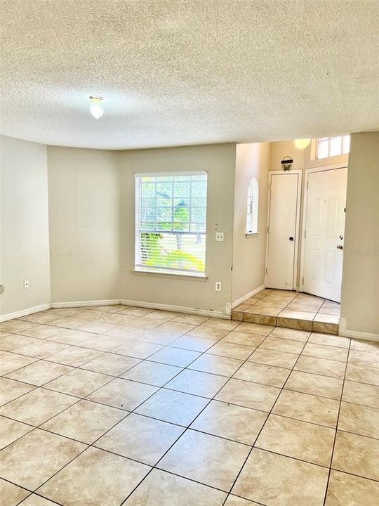 For Rent: $1,350 (1 beds, 1 baths, 744 Square Feet)