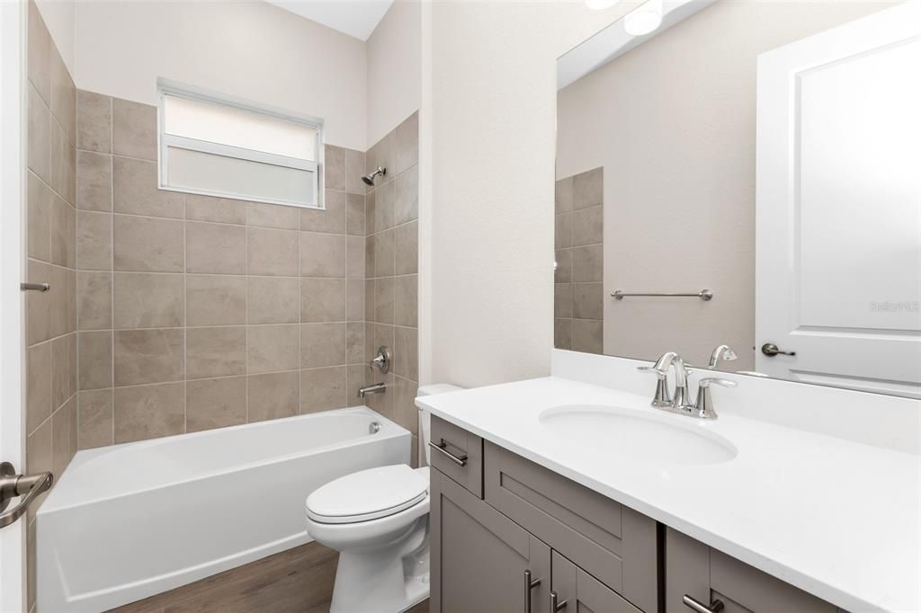 En Venta: $659,000 (4 camas, 3 baños, 2252 Pies cuadrados)