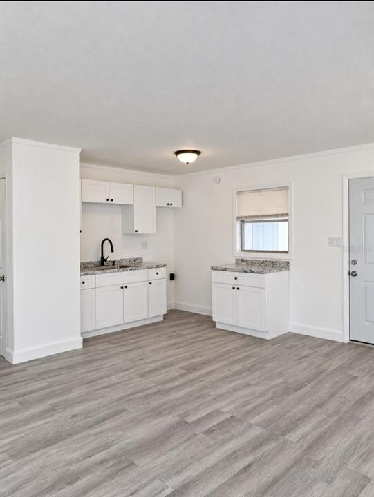 For Rent: $1,900 (3 beds, 2 baths, 1000 Square Feet)