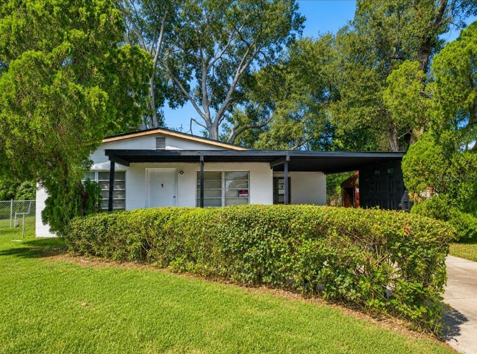 For Rent: $1,900 (3 beds, 2 baths, 1000 Square Feet)