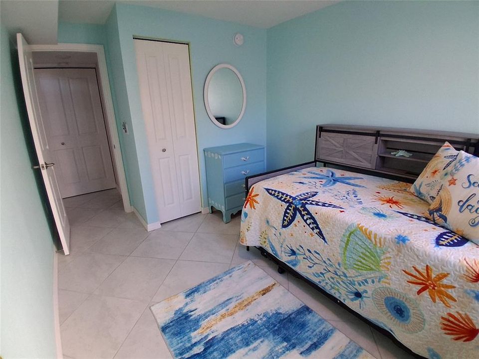 For Rent: $5,000 (2 beds, 2 baths, 1032 Square Feet)