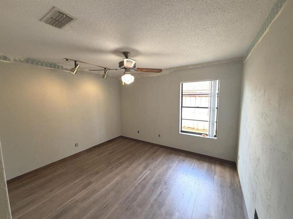 En Venta: $299,900 (3 camas, 2 baños, 1666 Pies cuadrados)