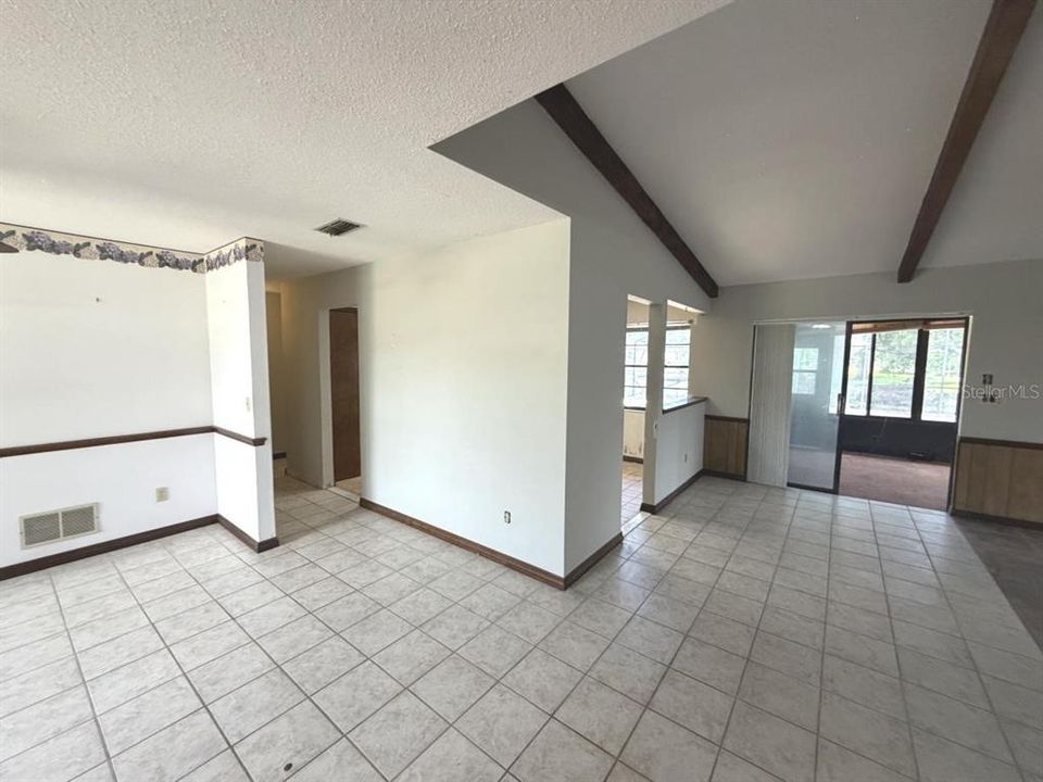 En Venta: $299,900 (3 camas, 2 baños, 1666 Pies cuadrados)