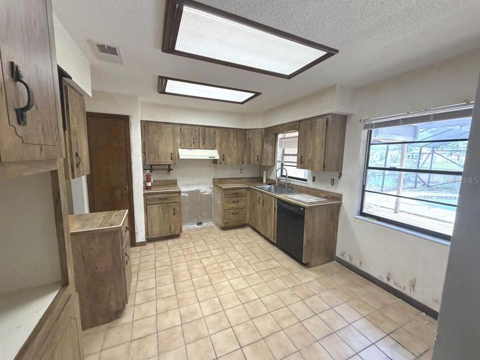 En Venta: $299,900 (3 camas, 2 baños, 1666 Pies cuadrados)