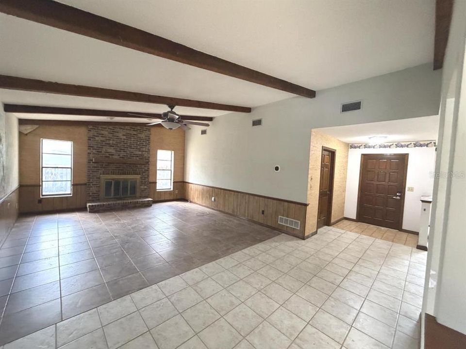 En Venta: $299,900 (3 camas, 2 baños, 1666 Pies cuadrados)
