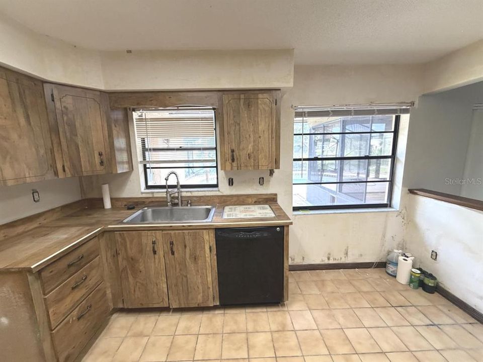 En Venta: $299,900 (3 camas, 2 baños, 1666 Pies cuadrados)
