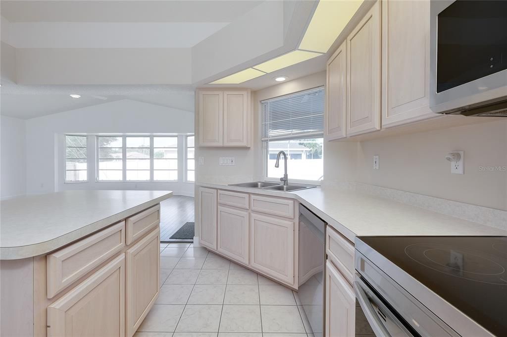 For Sale: $459,000 (3 beds, 2 baths, 2172 Square Feet)