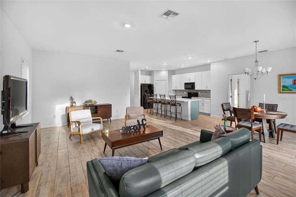 For Sale: $335,000 (4 beds, 2 baths, 1890 Square Feet)