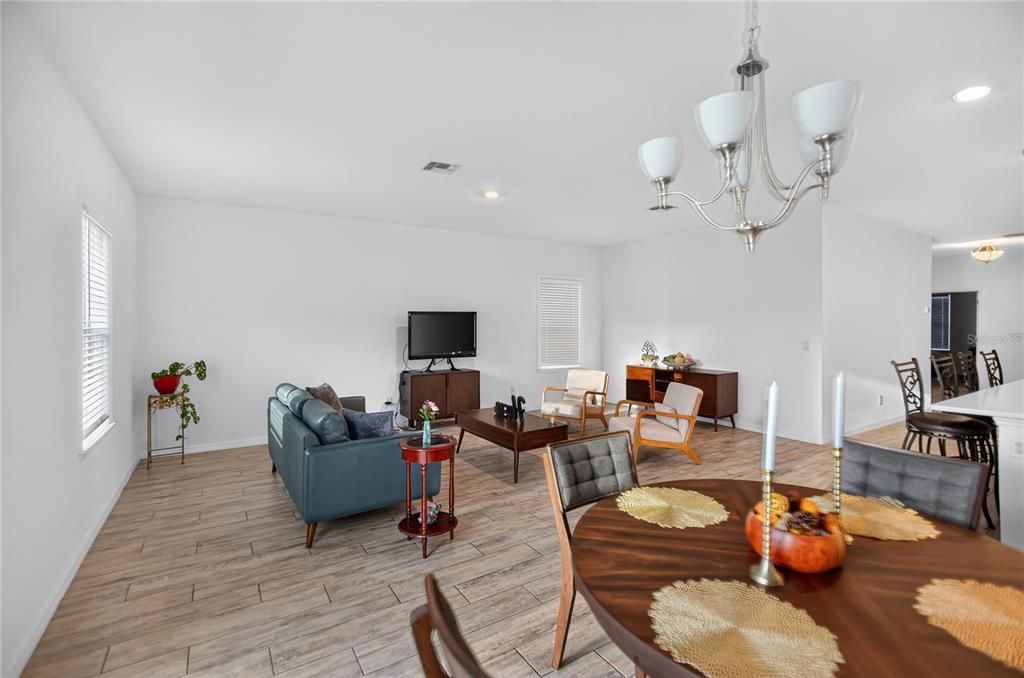 For Sale: $335,000 (4 beds, 2 baths, 1890 Square Feet)