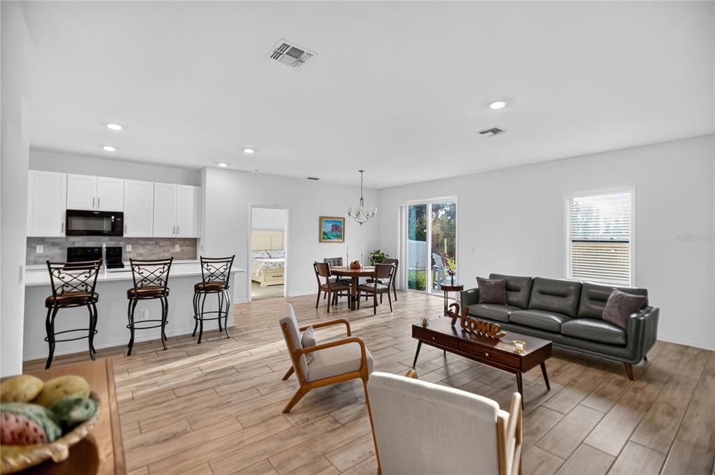 For Sale: $335,000 (4 beds, 2 baths, 1890 Square Feet)