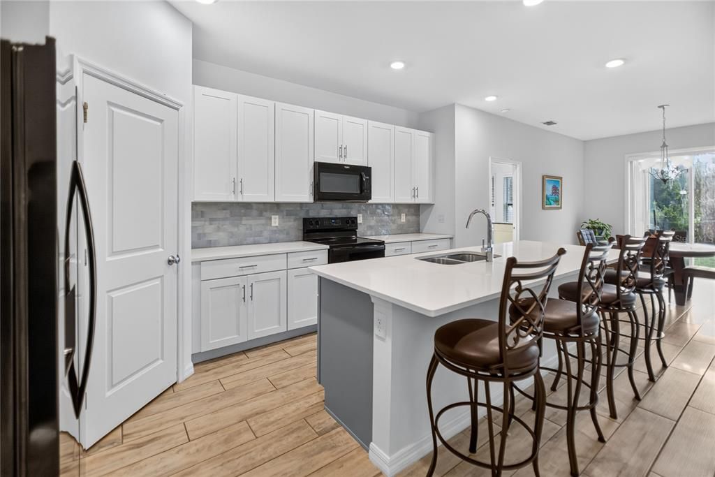For Sale: $335,000 (4 beds, 2 baths, 1890 Square Feet)