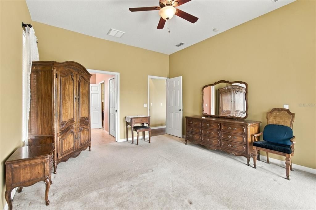 For Sale: $339,900 (3 beds, 2 baths, 2028 Square Feet)