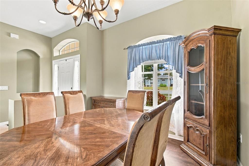 For Sale: $339,900 (3 beds, 2 baths, 2028 Square Feet)