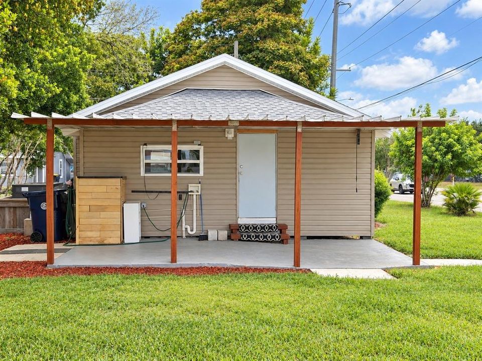 For Sale: $184,900 (2 beds, 1 baths, 752 Square Feet)