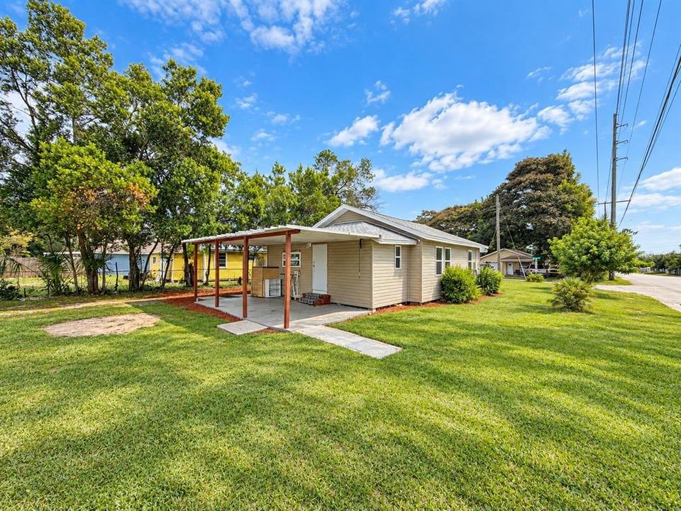 For Sale: $184,900 (2 beds, 1 baths, 752 Square Feet)
