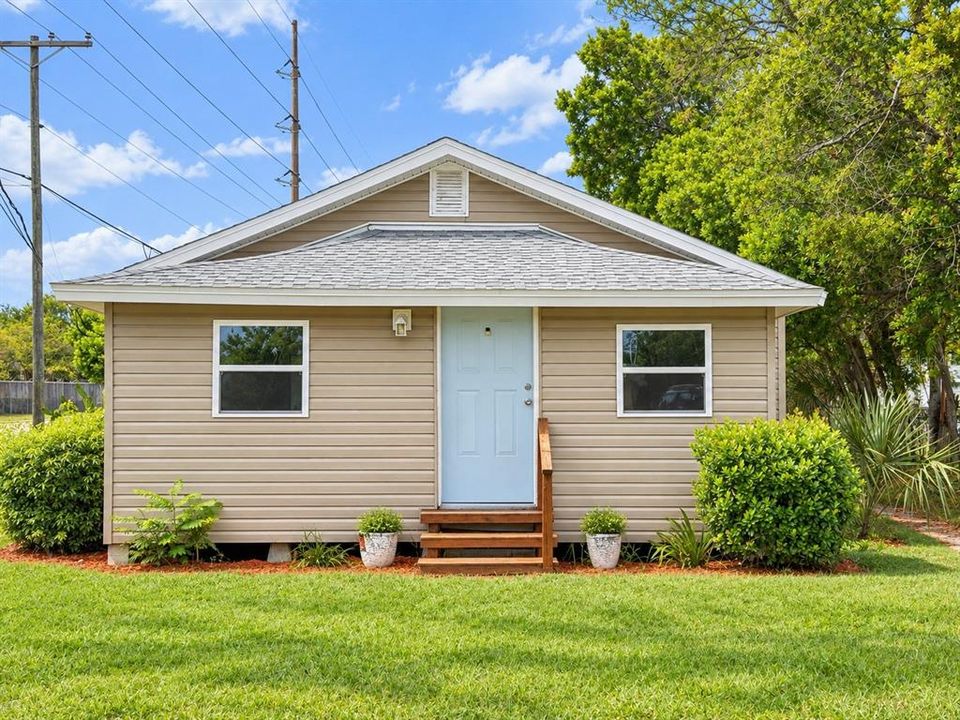 For Sale: $184,900 (2 beds, 1 baths, 752 Square Feet)