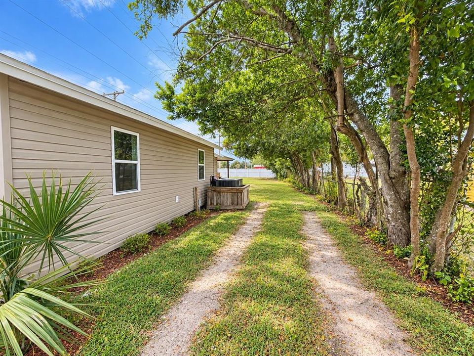 For Sale: $184,900 (2 beds, 1 baths, 752 Square Feet)