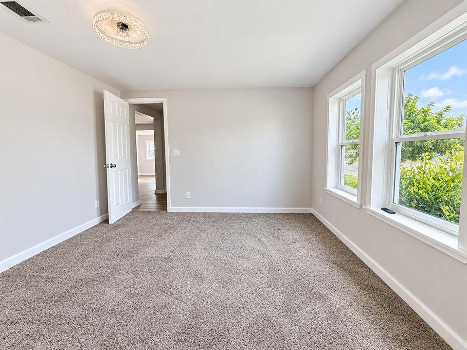 For Sale: $184,900 (2 beds, 1 baths, 752 Square Feet)