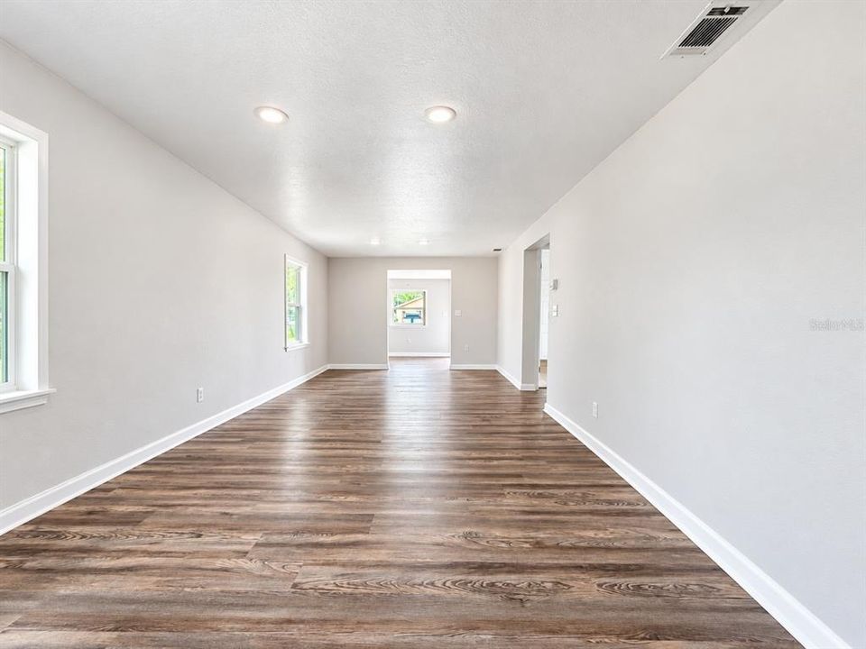 For Sale: $184,900 (2 beds, 1 baths, 752 Square Feet)