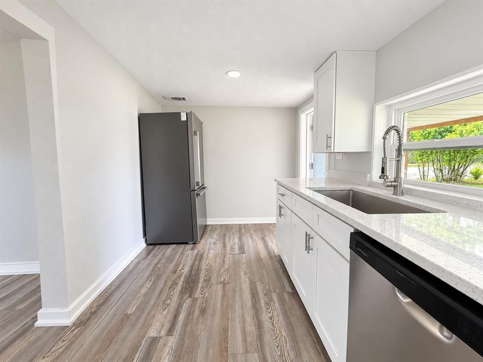 For Sale: $184,900 (2 beds, 1 baths, 752 Square Feet)