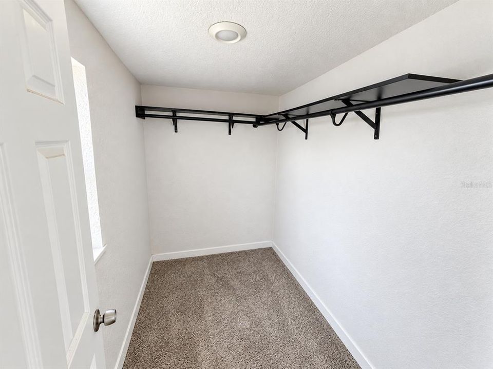 For Sale: $184,900 (2 beds, 1 baths, 752 Square Feet)