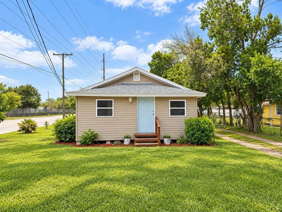 For Sale: $184,900 (2 beds, 1 baths, 752 Square Feet)