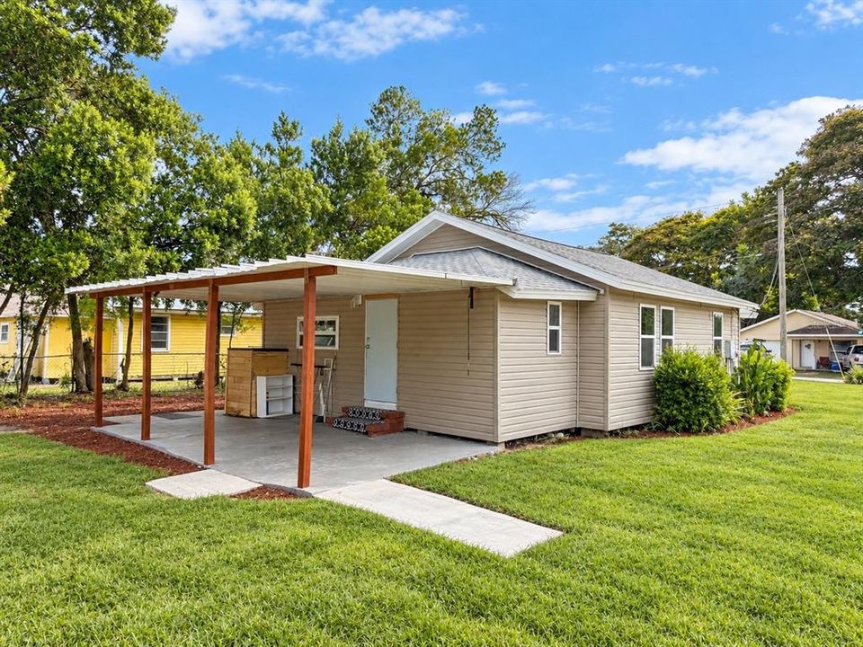 For Sale: $184,900 (2 beds, 1 baths, 752 Square Feet)