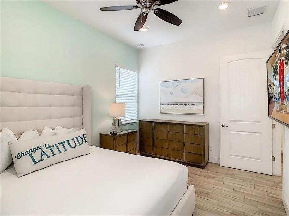 For Rent: $3,300 (3 beds, 3 baths, 1564 Square Feet)
