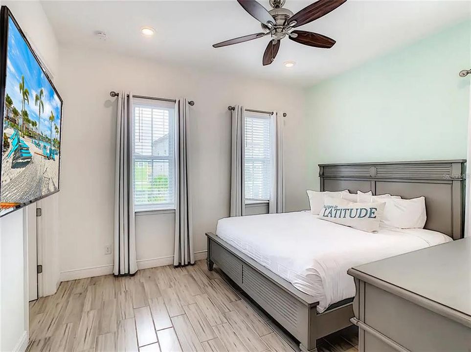 For Rent: $3,300 (3 beds, 3 baths, 1564 Square Feet)