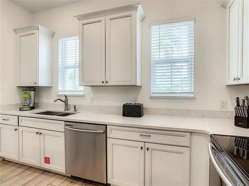 For Rent: $3,300 (3 beds, 3 baths, 1564 Square Feet)