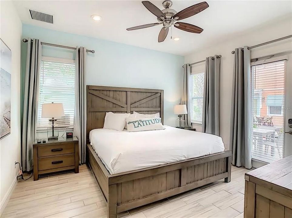 For Rent: $3,300 (3 beds, 3 baths, 1564 Square Feet)
