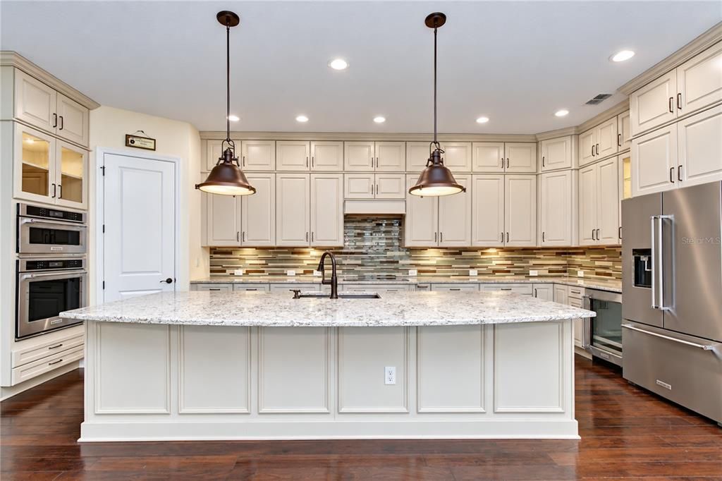 For Sale: $625,000 (3 beds, 2 baths, 2640 Square Feet)