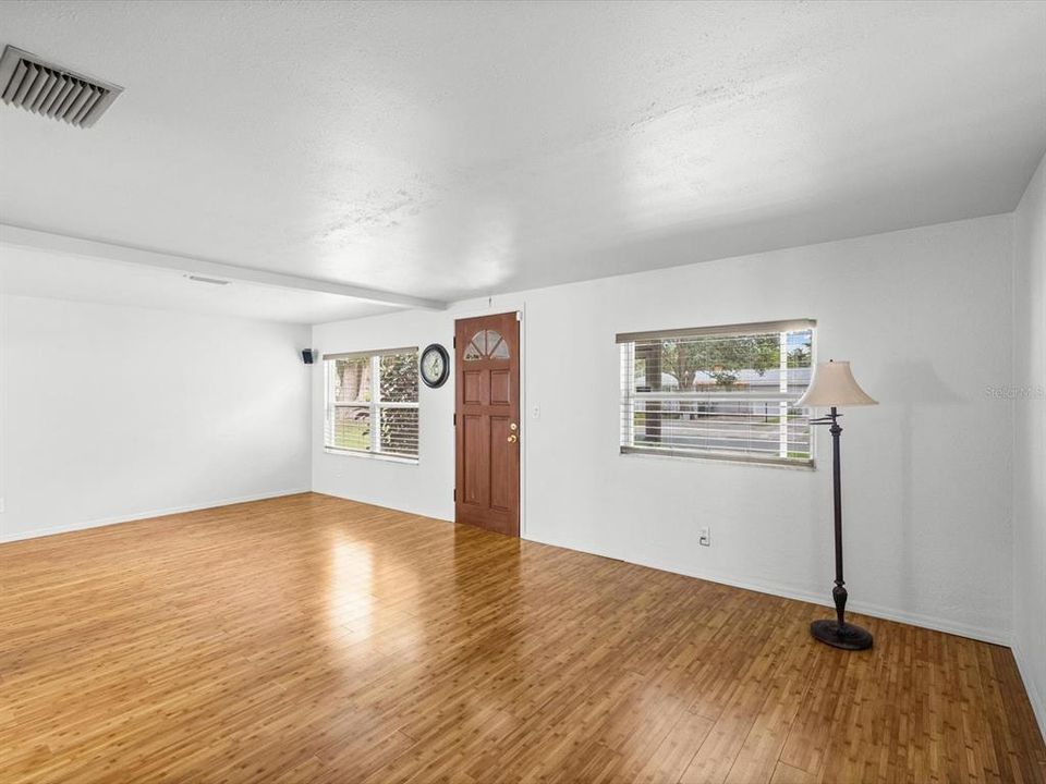 For Sale: $345,000 (2 beds, 2 baths, 1158 Square Feet)